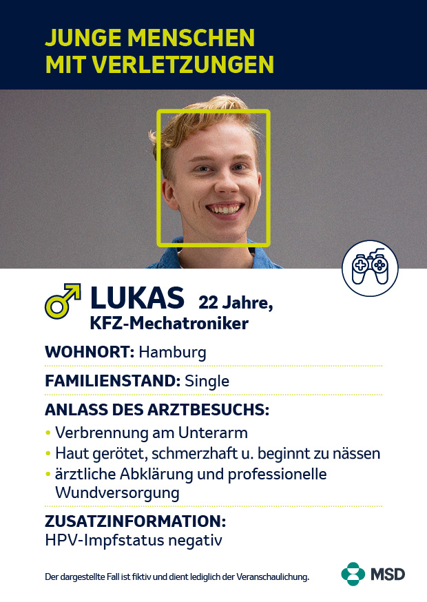 Junger Mann mit blondem Haar, daneben Infotext: Lukas, 22, Kfz-Mechatroniker aus Köln, ledig, hatte eine Verletzung am Bein und möchte zur Wundversorgung ärztliche Abklärung sowie empfohlene Schutzimpfungen erhalten. HPV-Impfstatus negativ.