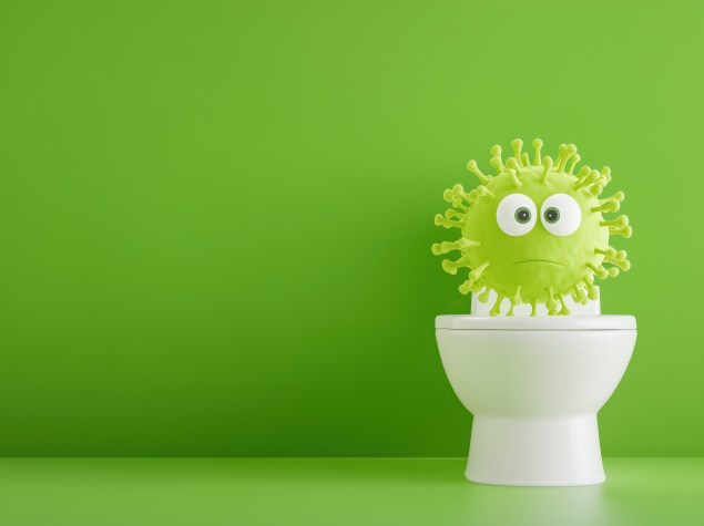 Ein Virus mit besorgtem Blick sitzt auf dem geschlossenen Deckel einer Toilette.
