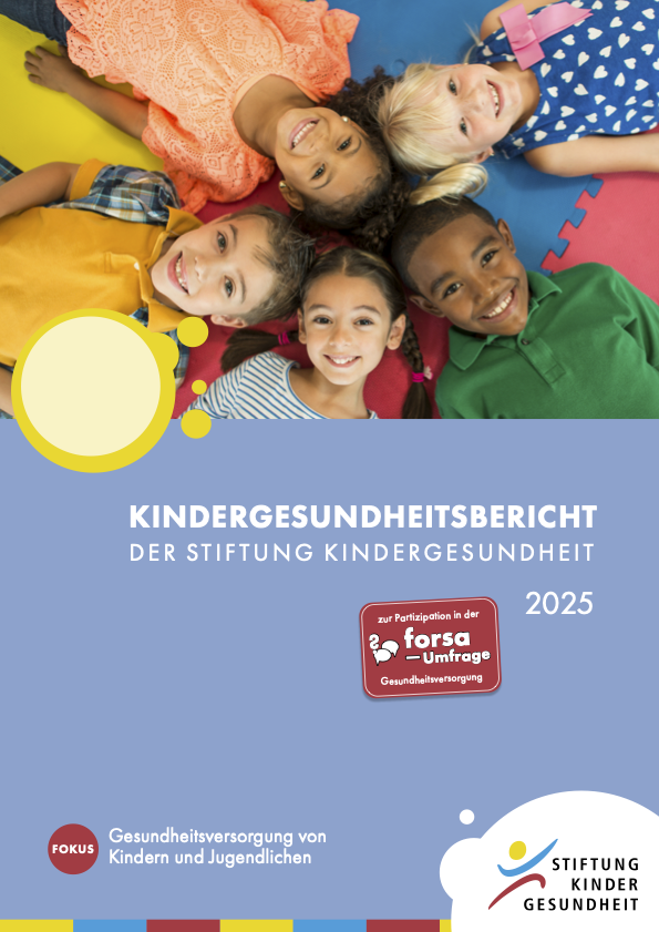 Cover des „Kindergesundheitsberichts 2025“ mit fünf lachenden Kindern im Kreis und dem Hinweis auf die Gesundheitsversorgung von Kindern und Jugendlichen.